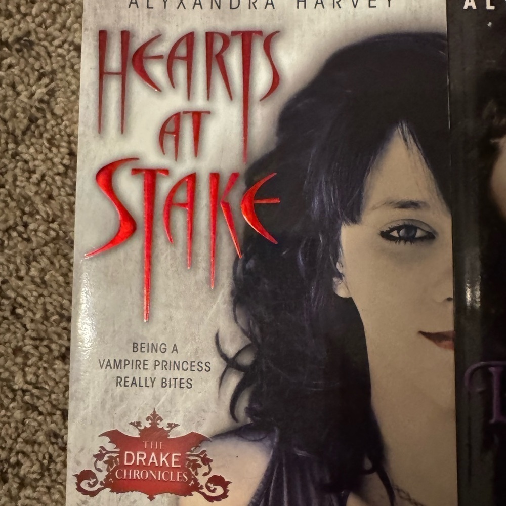 Alyxandra Harvey Vampire Book Set - Hearts at Stake & Blood Feud - Picture 2 of 8